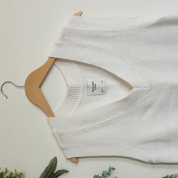 Abercrombie knitted vest size small - Picture 2 of 4